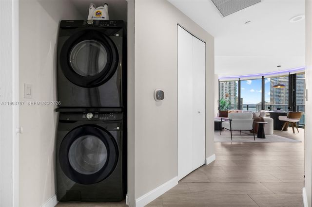 45 SW 9th St 2803, Miami, FL 33130