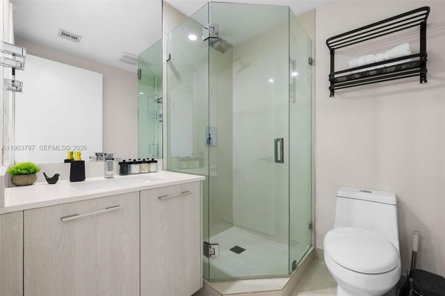 45 SW 9th St 2803, Miami, FL 33130