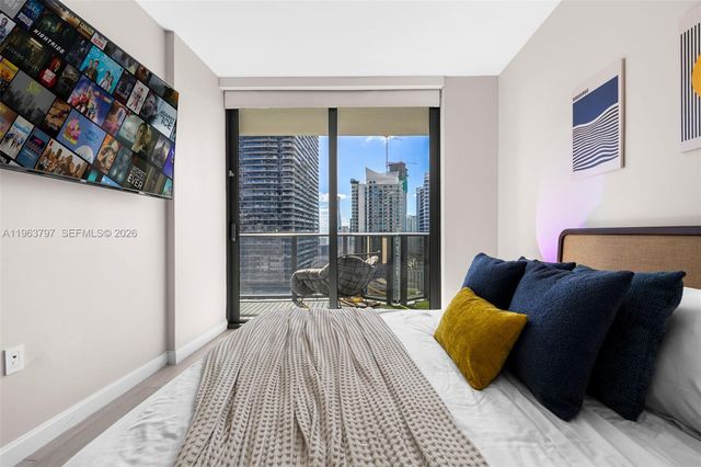 45 SW 9th St 2803, Miami, FL 33130