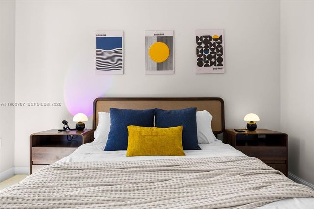 45 SW 9th St 2803, Miami, FL 33130