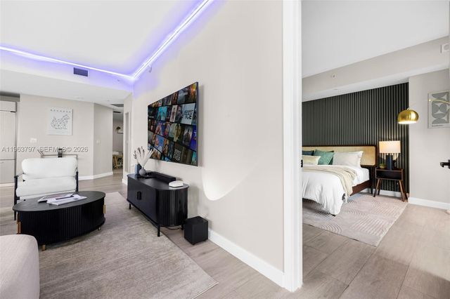 45 SW 9th St 2803, Miami, FL 33130