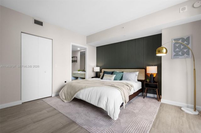 45 SW 9th St 2803, Miami, FL 33130