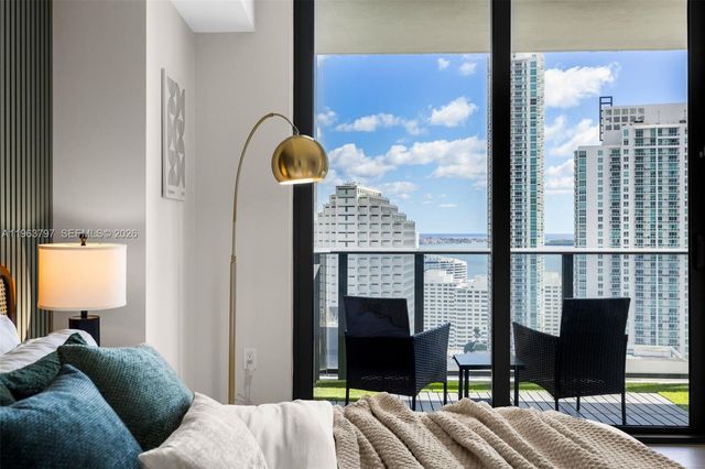 45 SW 9th St 2803, Miami, FL 33130