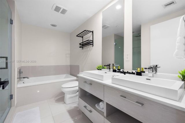 45 SW 9th St 2803, Miami, FL 33130