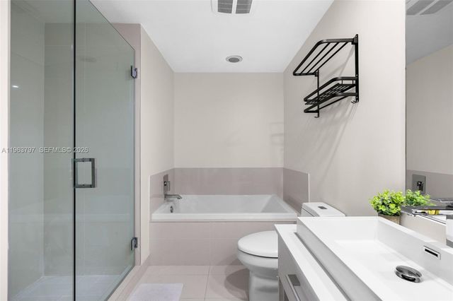 45 SW 9th St 2803, Miami, FL 33130