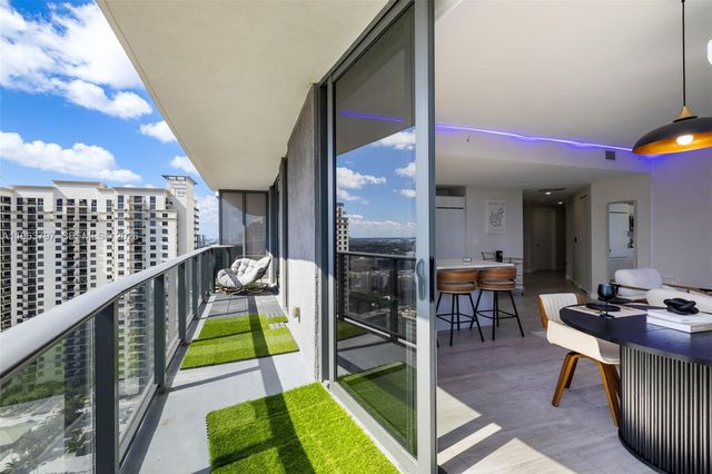 45 SW 9th St 2803, Miami, FL 33130