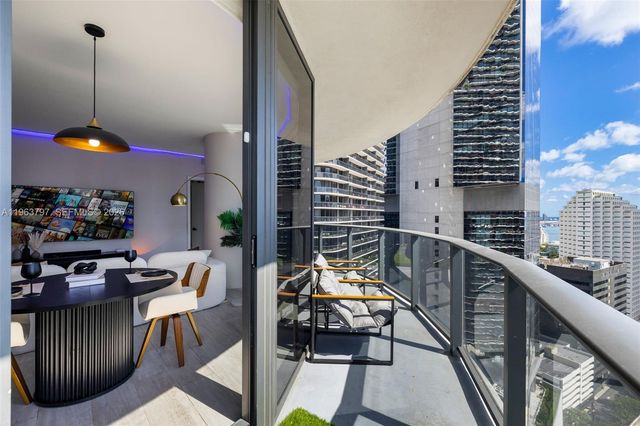 45 SW 9th St 2803, Miami, FL 33130