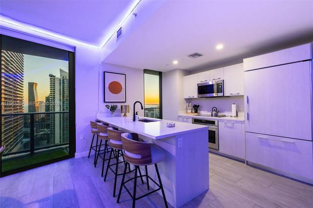 45 SW 9th St 2803, Miami, FL 33130