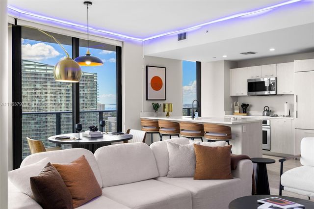 45 SW 9th St 2803, Miami, FL 33130