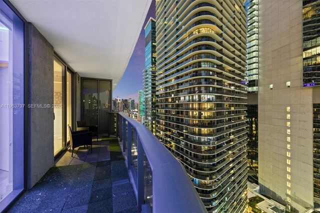 45 SW 9th St 2803, Miami, FL 33130