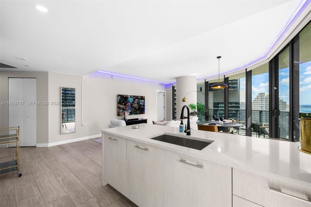 45 SW 9th St 2803, Miami, FL 33130