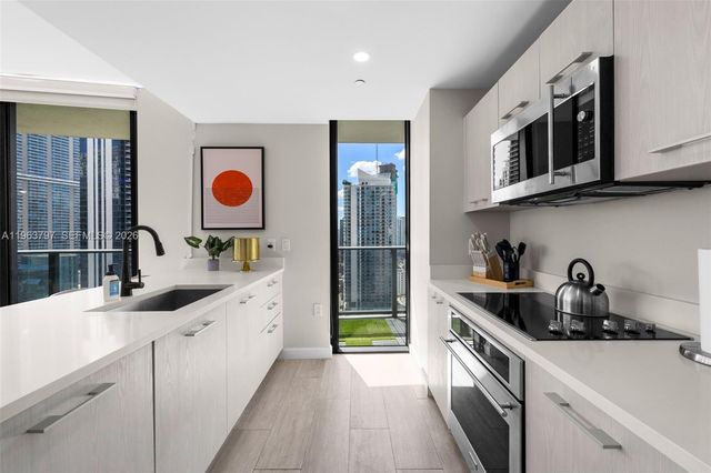 45 SW 9th St 2803, Miami, FL 33130