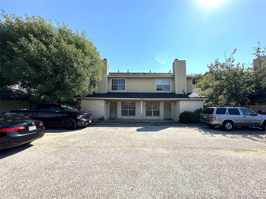 2203 Creekside LN C, Georgetown, TX 78626