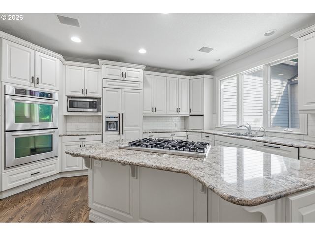 10825 Sw AVOCET Ct, Beaverton, OR 97007