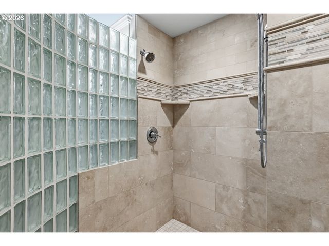 10825 Sw AVOCET Ct, Beaverton, OR 97007