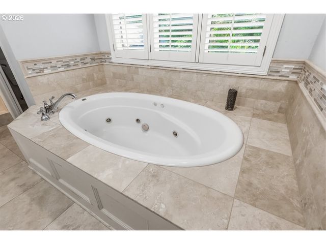 10825 Sw AVOCET Ct, Beaverton, OR 97007