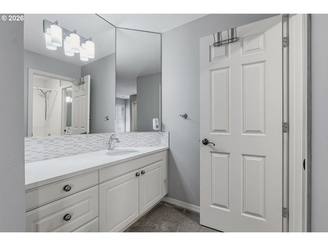 10825 Sw AVOCET Ct, Beaverton, OR 97007