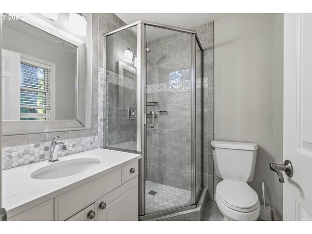 10825 Sw AVOCET Ct, Beaverton, OR 97007