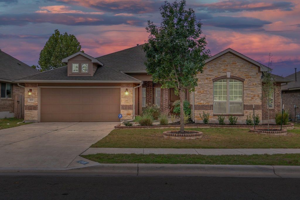 201 Loch Lomond ST, Hutto, TX 78634