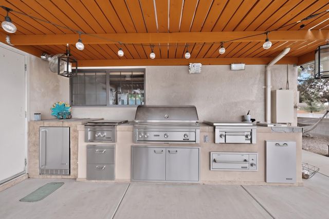 3804 33rd Circle SE, Rio Rancho, NM 87124