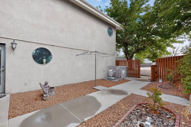 3804 33rd Circle SE, Rio Rancho, NM 87124