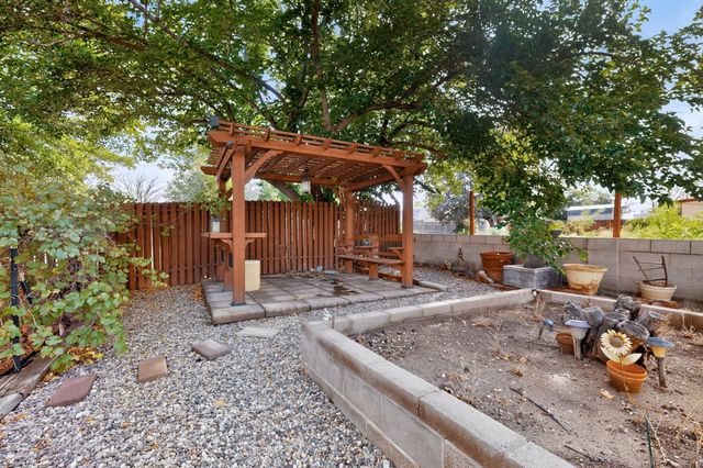 3804 33rd Circle SE, Rio Rancho, NM 87124