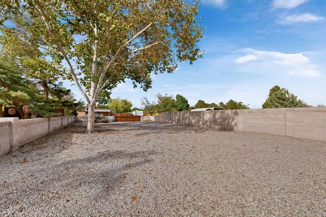 3804 33rd Circle SE, Rio Rancho, NM 87124