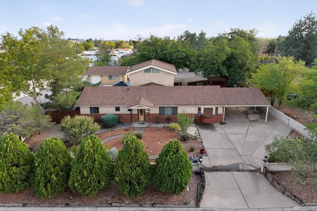 3804 33rd Circle SE, Rio Rancho, NM 87124