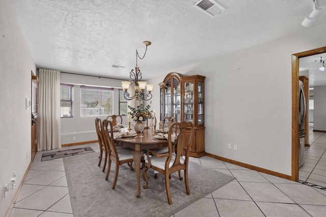3804 33rd Circle SE, Rio Rancho, NM 87124