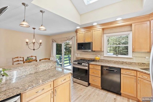 52 Center Street, Cresskill, NJ 07626