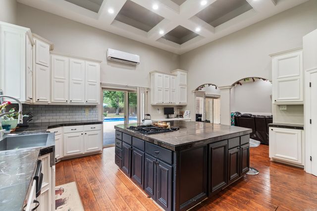 1045 Scarlett Lane, Bauxite, AR 72011