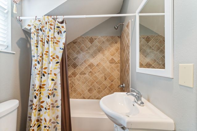 1045 Scarlett Lane, Bauxite, AR 72011