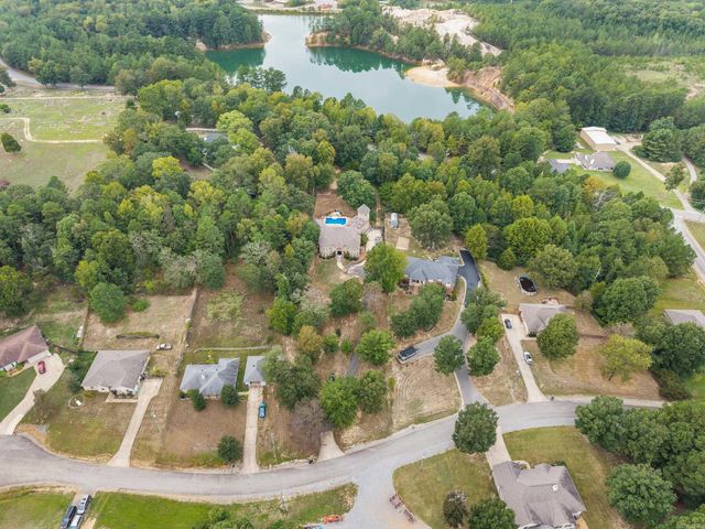1045 Scarlett Lane, Bauxite, AR 72011