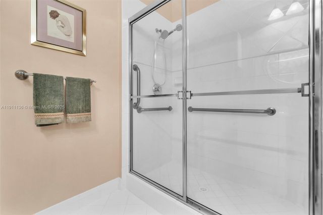 7921 E Exeter Blvd E 202, Tamarac, FL 33321