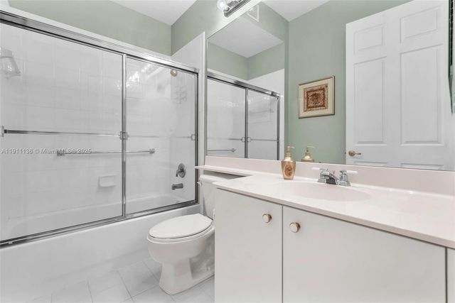 7921 E Exeter Blvd E 202, Tamarac, FL 33321