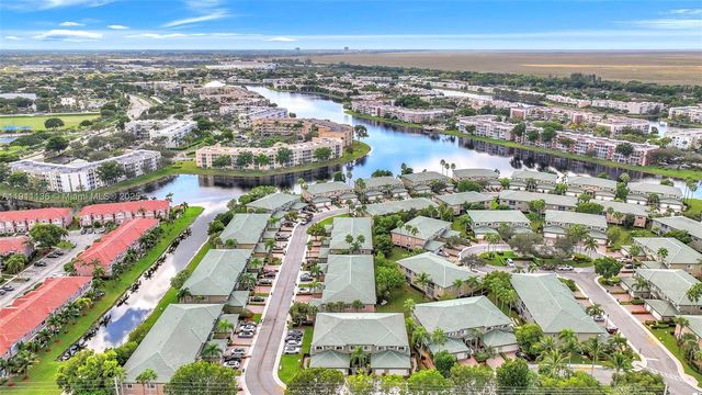 7921 E Exeter Blvd E 202, Tamarac, FL 33321