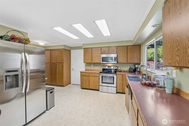 521 SW 317th Place, Federal Way, WA 98023