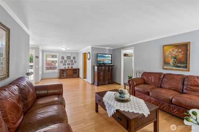 521 SW 317th Place, Federal Way, WA 98023