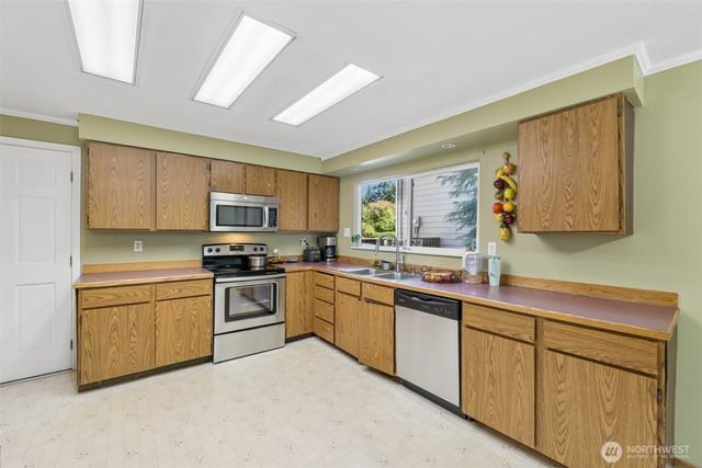 521 SW 317th Place, Federal Way, WA 98023