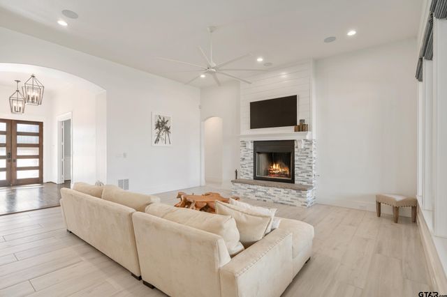 25 Carson, Mabank, TX 75156