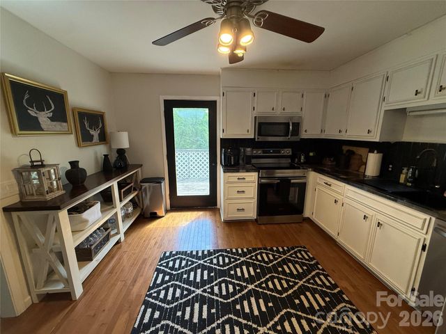 2922 Lovie Lane, Hudson, NC 28638