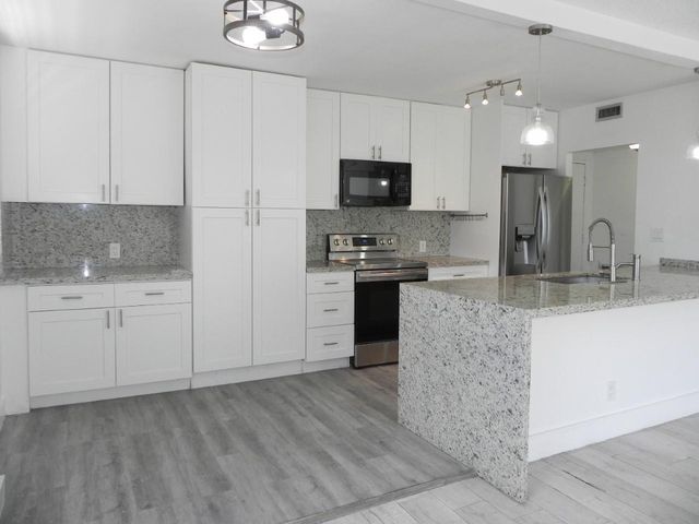 4200 Hillcrest Drive 201, Hollywood, FL 33021