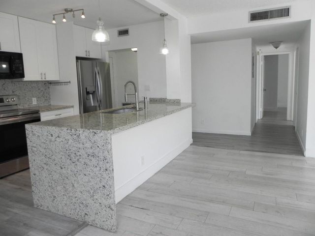 4200 Hillcrest Drive 201, Hollywood, FL 33021