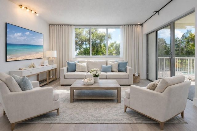 4200 Hillcrest Drive 201, Hollywood, FL 33021