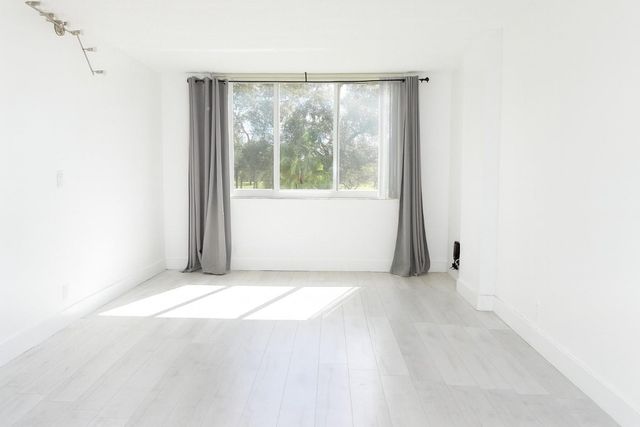 4200 Hillcrest Drive 201, Hollywood, FL 33021