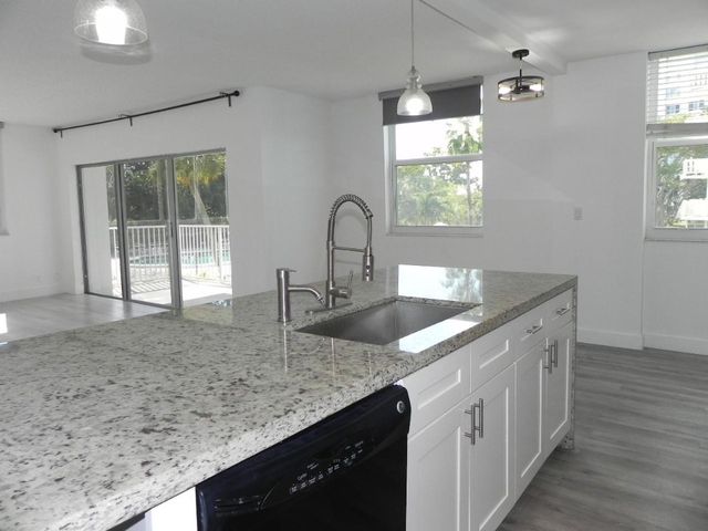 4200 Hillcrest Drive 201, Hollywood, FL 33021