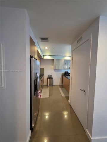 1060 Brickell Ave 2201, Miami, FL 33131