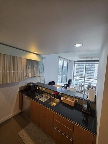 1060 Brickell Ave 2201, Miami, FL 33131