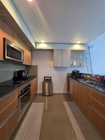 1060 Brickell Ave 2201, Miami, FL 33131
