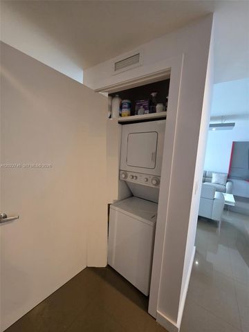 1060 Brickell Ave 2201, Miami, FL 33131